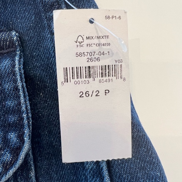 Gap 4" High Rise Stride Short- NWT - Picture 3 of 4